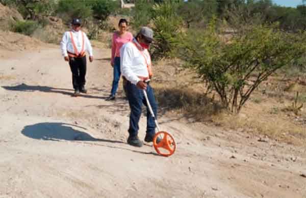 Recorren funcionarios colonias antorchistas por proyecto urbanos