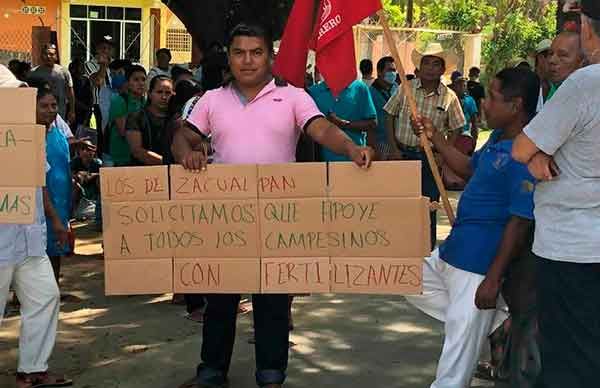 Protestan campesinos de Costa Chica en la carretera Acapulco- Pinotepa Nacional