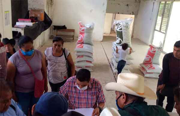 Acuerda Sader entregar fertilizante a campesinos de Chilapa