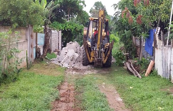 Habitantes de Matacocuite logran mejoramiento de calles