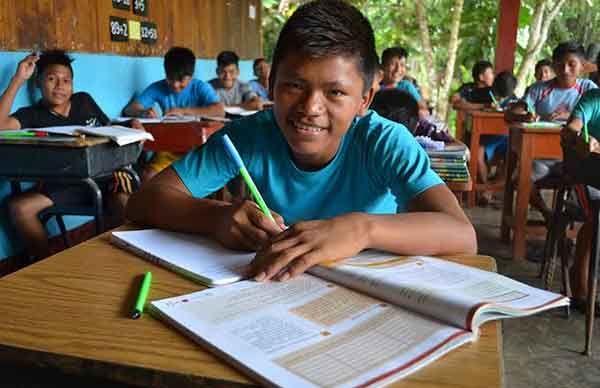 Estudiantes indígenas quedan fuera del ciclo escolar por falta de Internet 