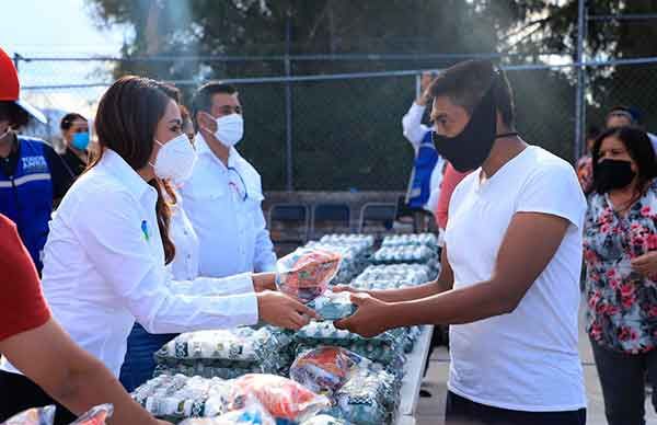 En alianza, Gobierno municipal y Antorcha entregan charolas de huevo  