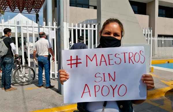 Reclaman maestros en San Luis Potosí derechos laborales 