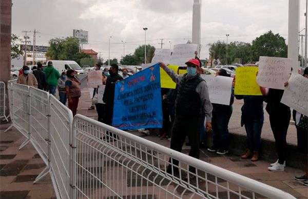 Habitantes de escalerillas se manifiestan en la UAM; piden obra de agua