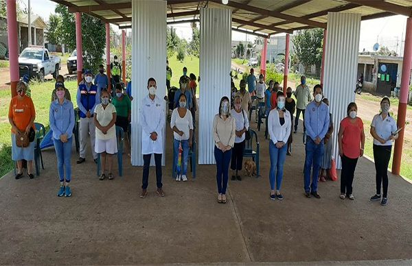 Familias afectadas por las lluvias son beneficiadas con láminas 