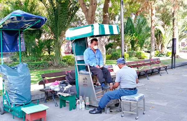 Benefician con sillas a boleros del Centro histórico de San Luis Potosí 