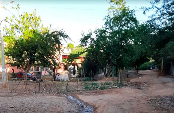 Urgen colonos de la Zapata pavimentar una calle 