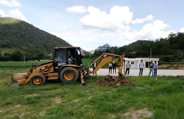 Realizan en Ojite Centro levantamiento topográfico para techado