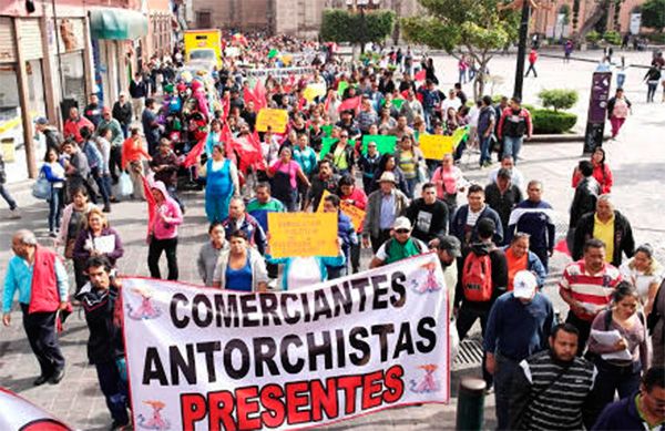 Comerciantes de SLP retoman actividades en crisis y endeudados 