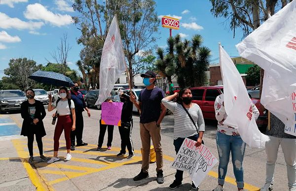 Normalistas de SLP demandan plazas laborales 