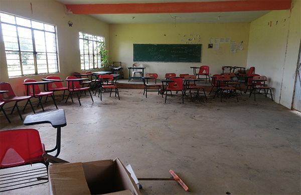 Cuitláhuac García retiene recursos de escuelas en Veracruz