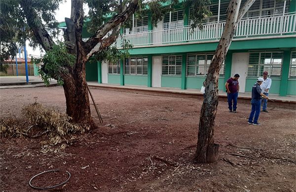 Inicia construcción de patio cívico en la primaria Unión, Fraternidad y Lucha