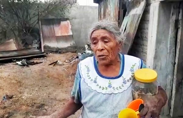 Auxilian antorchistas a abuelita de Nochixtlán que creyó en AMLO