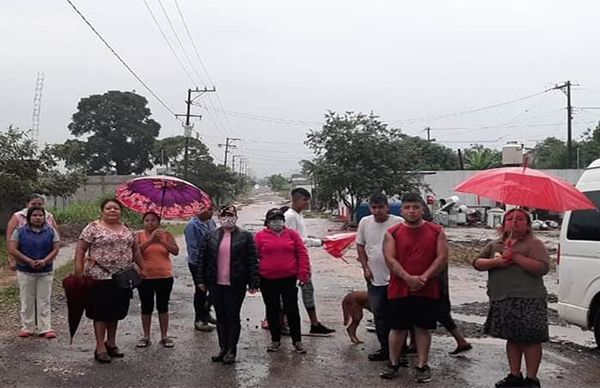 Lluvia inunda viviendas de familias pobres; Gobierno les niega apoyo 