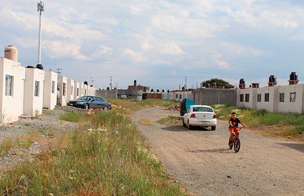 Piden agua y luz familias abandonadas de Octavio Paz, Zacatecas