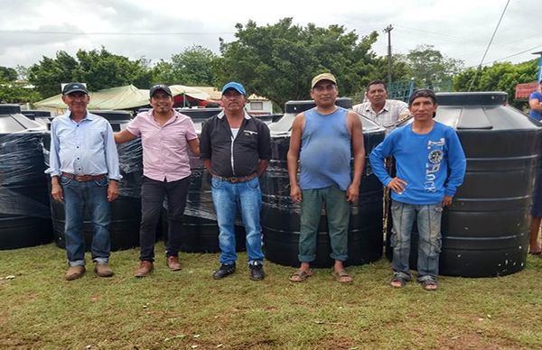 Gestiona Antorcha Catemaco, apoyos para campesinos con el sector privado.