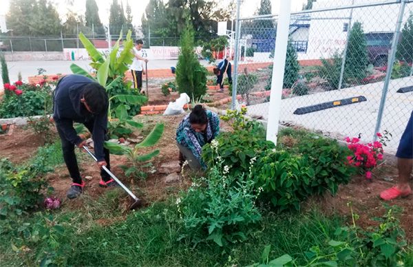 Reforestan estudiantes albergue en Aguascalientes