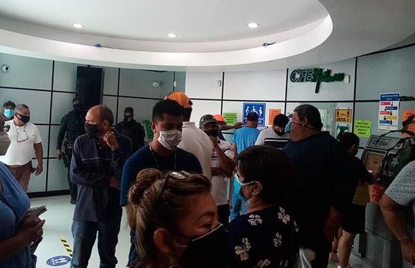 Protestan en Parras por altos cobros de CFE, usuarios exigen subsidio