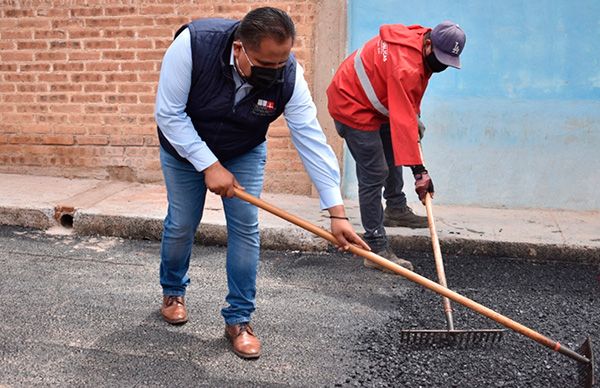 Supervisa alcalde de Trancoso obra de pavimentación en El Porvenir