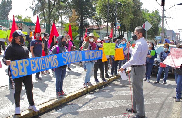 SEP niega trabajo a maestros poblanos   