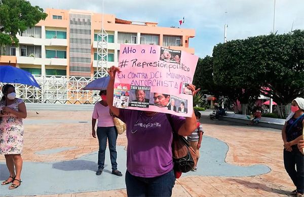 Carmelitas exigen #AltoALaRepresión en Puebla