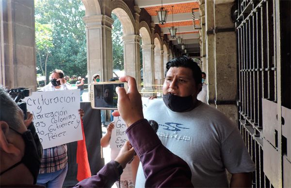 Antorchistas salen a las calles, exigen escrituración