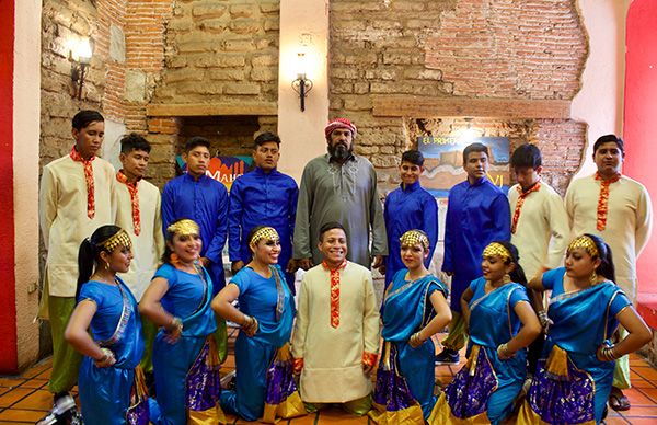 Jóvenes oaxaqueños preparan bailes de India para encuentro internacional