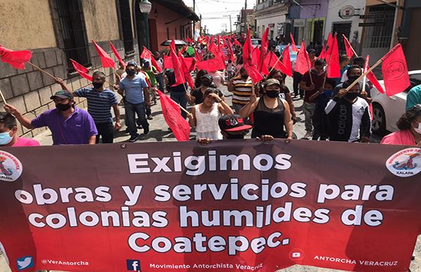 Marchan coatepecanos ante indiferencia de alcalde Luis Enrique Fernández 