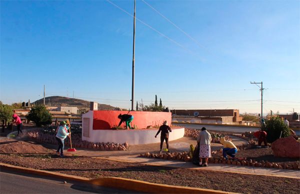 Gobierno de Trancoso y Antorcha limpian glorieta de acceso