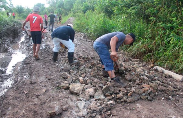 Exige líder antorchista a gobernador garantizar obras y servicios en Bacalar 