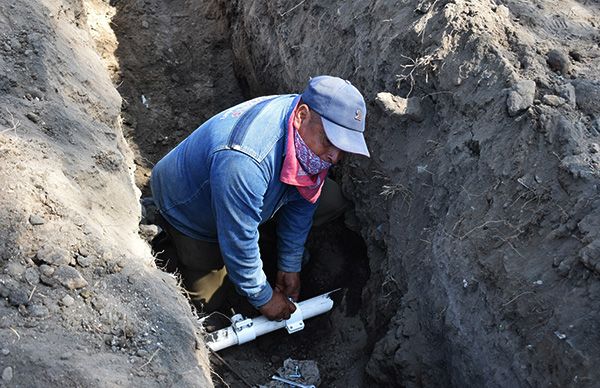 Amplían redes de agua potable y drenaje en Santa María Nativitas