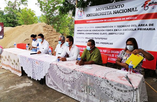 Logra Antorcha techado de área deportiva en Escuela de San José del Progreso