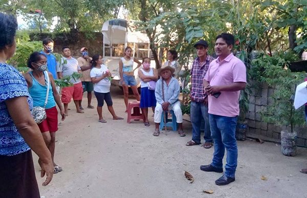 Entrega de cemento beneficia a oaxaqueños