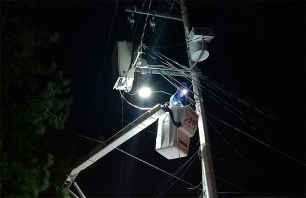 Antorcha gestiona luminarias para San Isidro La Paz