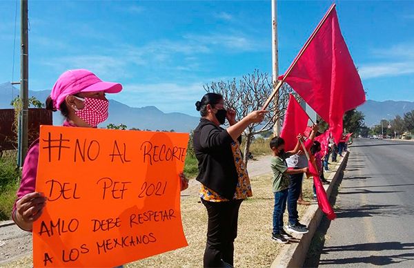 Jaliscienses reprochan a Morena recortes al PEF 2021