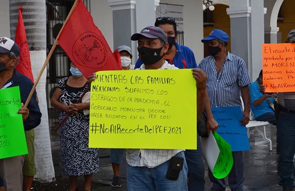 Antorchistas del puerto de Veracruz protestan contra recortes al PEF 2021