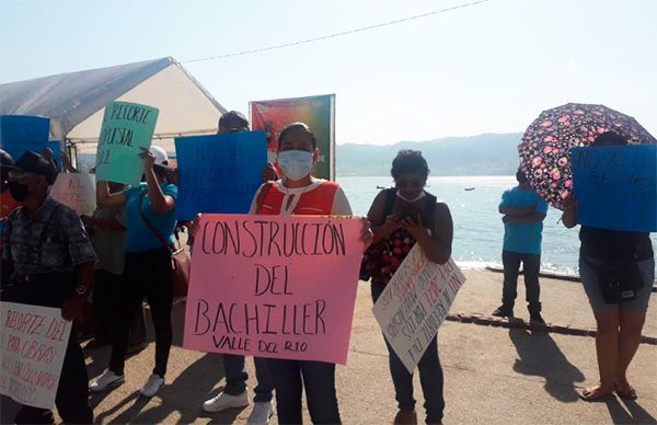 Estudiantes de la Costa Grande se unen a protesta por recorte al PEF 2021