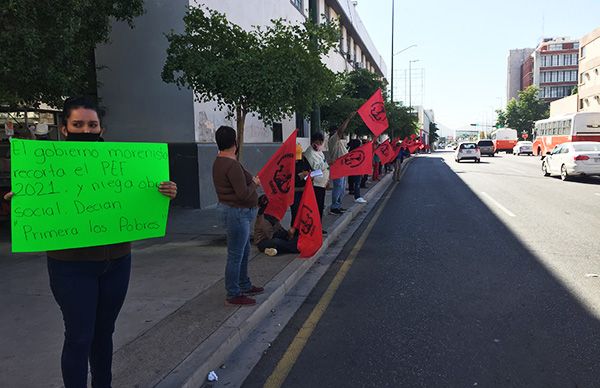 Con cadena humana en Hermosillo protestan contra recortes morenistas