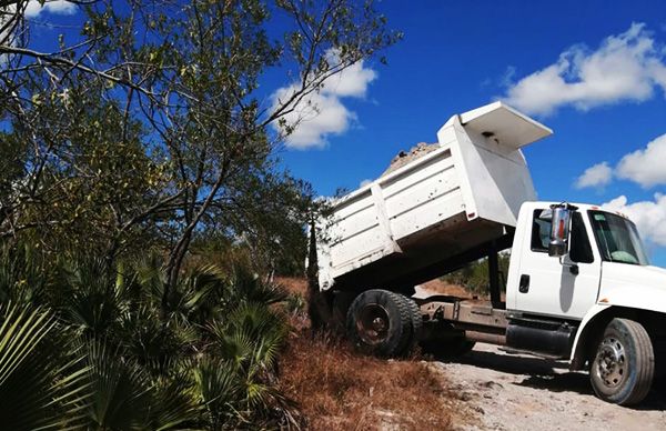 Abandona gobierno morenista calles de Huajuapan; antorchistas rehabilitan