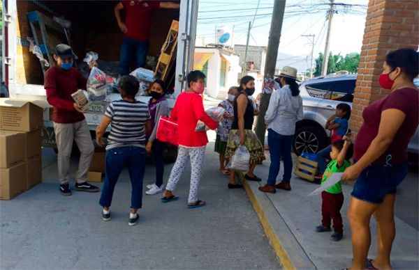 Gestiona regidora Soledad SolÝs apoyo alimentario