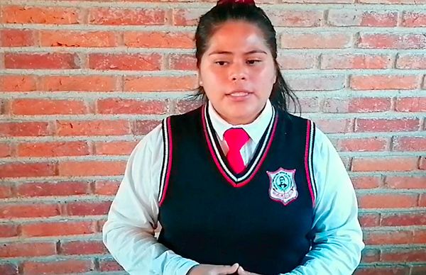 Estudiante de preparatoria obtiene primer lugar en concurso virtual de oratoria 