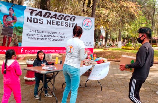 Familias campesinas pese a baja situación económica apoyan a hermanos de clase de Tabasco que perdieron su patrimonio por las inundaciones