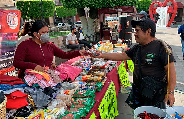 El pueblo ayuda a tabasqueños