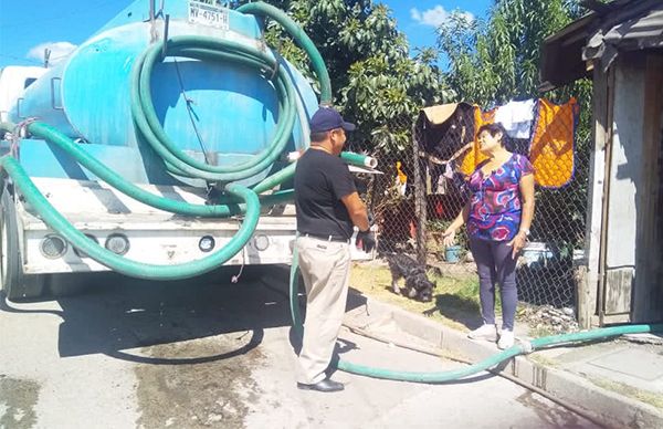 Morelianos logran apoyos de pipas de agua para colonias humildes