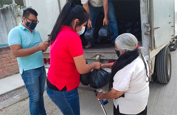 Antorcha consigue apoyos alimentarios en Armería