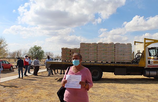 Reciben cemento para arreglo de viviendas afectadas por lluvias