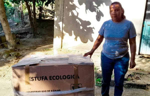 Estufas ecológicas benefician a familias de Igualapa