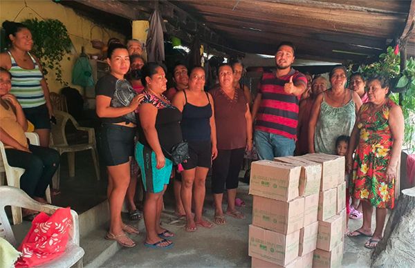 Llevan despensas a familias de Sabanillas, municipio de Acapulco