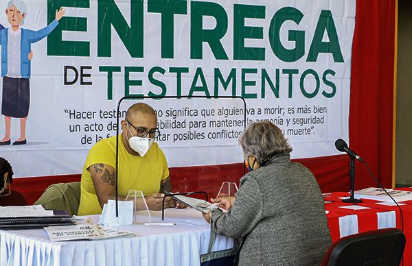 Con testamentos, otorgamos certeza jurídica a familias chimalhuacanas: Tolentino Román