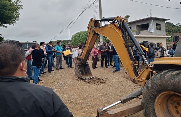 Arranca obra de pavimentación en la Unidad Antorchista